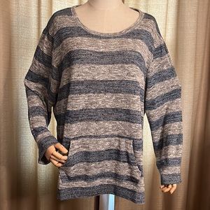 Womens 2XL GVS brand Blue and Gray sweater with front pocket